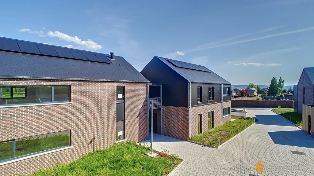 Deux bâtiments en enfilade contenant chacun deux appartements neufs à vendre dans le Clos du Fawetay à Jalhay.